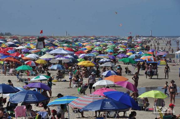 Em pleno carnaval, Torres, litoral norte do Rio Grande do Sul, está lotada!